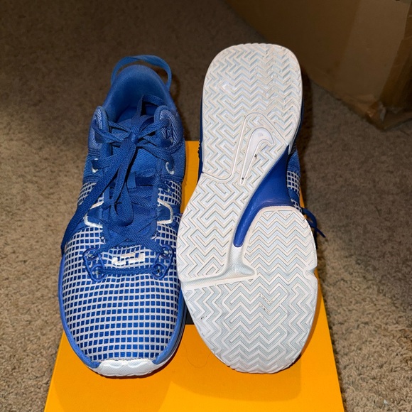 Nike Men's Blue LeBron Witness 7 Shoes - Picture 3 of 6